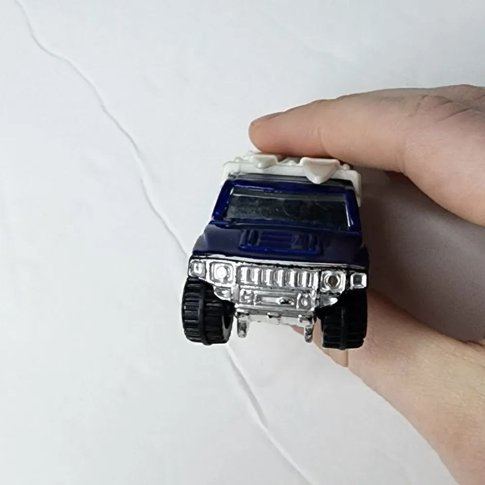 Hot Wheels die cast  Hummer H3T Concept  Surf’s Up 2004 collectable